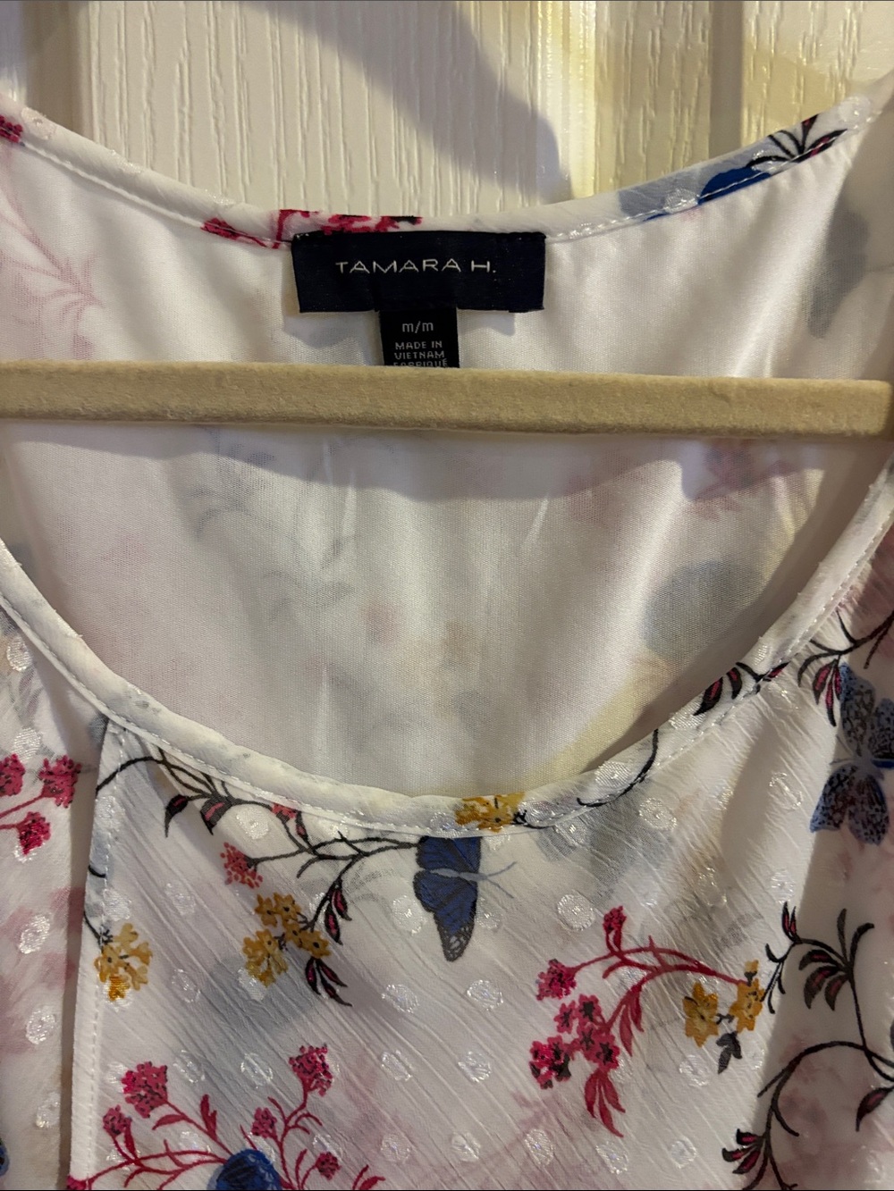 Women’s Set of 4 Blouses size M - Picture 3 of 9